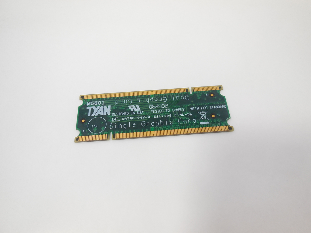 Dual Graphics card Tyan SLI Card M5001 inserted - Pic n 307609