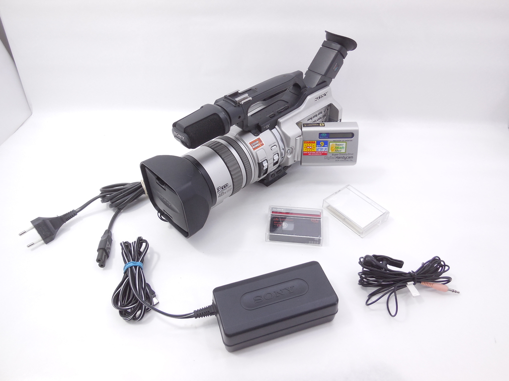 Профecсиoнальнaя Трехматpичная Видеокамера Sony DCR-VX2000E (Батарея в комплекте не держит заряд) - Pic n 309713