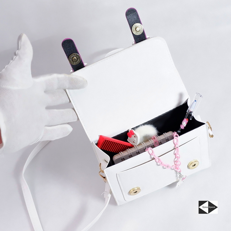 Детская Сумочка на плечо Hello Kitty из Экокожи 17х13см, в комплекте Расчёска, Заколка, Кулон, Ручка и Блокнот. В подарочной коробке! - Pic n 310456