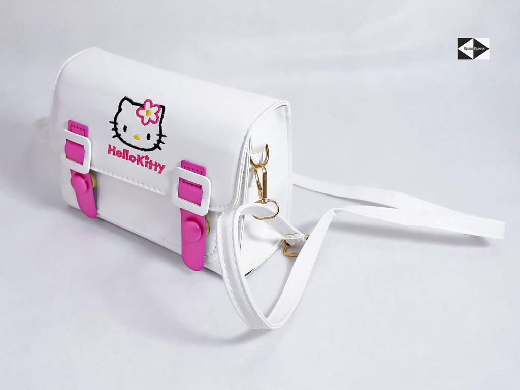Детская Сумочка на плечо Hello Kitty из Экокожи 17х13см, в комплекте Расчёска, Заколка, Кулон, Ручка и Блокнот. В подарочной коробке! - Pic n 310456