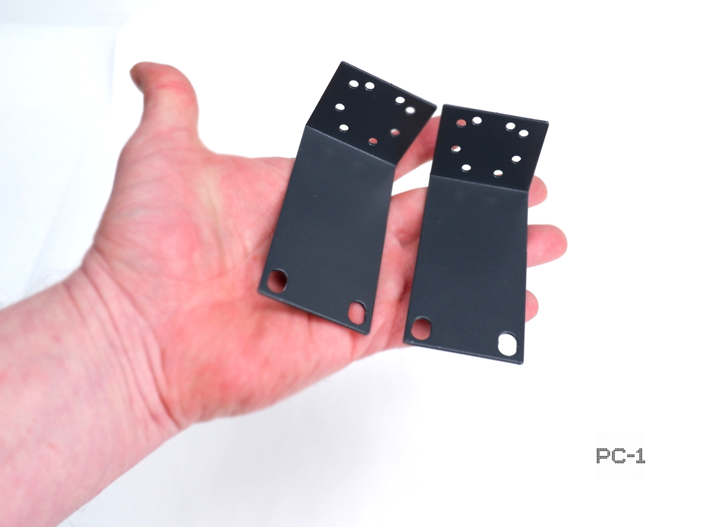 Набор для монтажа коммутатора в 19" к стойке. Ушки Крепления в стойку 19 дюймов в серверную стойку. Размеры: 93Х44Х45мм. Размеры крепления: 26х14 - Pic n 310160