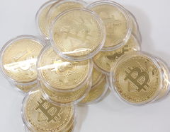Сувенирный Bitcoin монета позолоченная - Pic n 269413