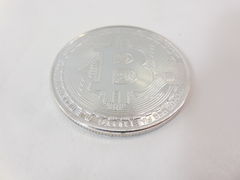 Сувенирная монета Bitcoin серебренная - Pic n 272419