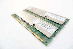 Серверная память Elpida SDRAM PC133R 1GB