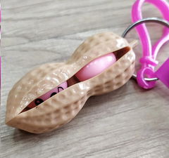 Брелок антистресс Арахис с карабином  - Pic n 301117