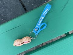 Брелок антистресс Арахис с карабином 