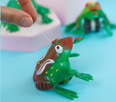 Заводная лягушка на веревочке 14см