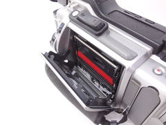Профecсиoнальнaя Трехматpичная Видеокамера Sony DCR-VX2000E (Батарея в комплекте не держит заряд) - Pic n 309713