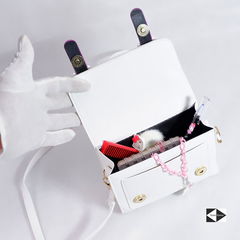 Детская Сумочка на плечо Hello Kitty из Экокожи 17х13см, в комплекте Расчёска, Заколка, Кулон, Ручка и Блокнот. В подарочной коробке! - Pic n 310456