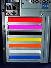 7шт. Цветная Заглушка задняя для PCI слотов ПК пластиковая. Планка в компьютерный в корпус ATX 120x20x13мм, винты в комплекте. - Pic n 310997