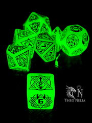 7шт. DnD Дайсы светящиеся в темноте «D Lumine runes»! Подземелья и драконы игральные кости. Кубики для ДнД, атрибуты мастера Theo Nelia.  - Pic n 311047